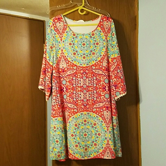 Bright floral dress w. 3/4 length bell sleeves