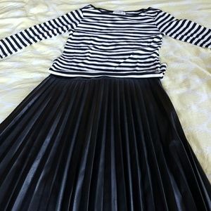 Amazing pleather black pleated skirt