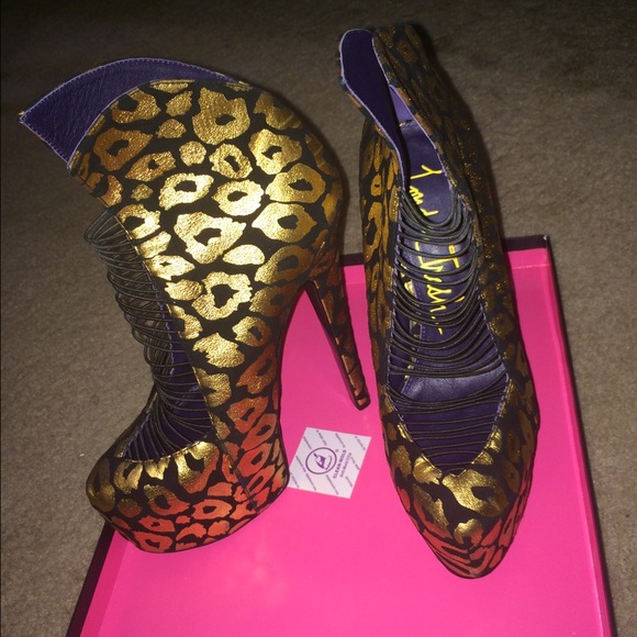 Women's shoes