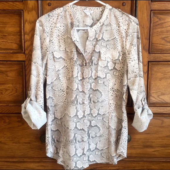 CLOSET CLEAROUT! 👠HP! 👠Calvin Klein Button Down