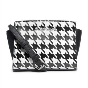 Pre-owned MK Selma houndstooth Mini messenger bag