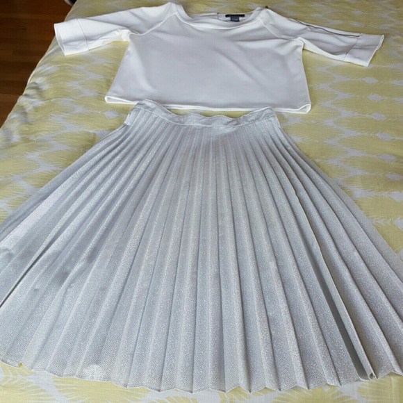 XSoldX White and silver summery pleated skirt - Picture 1 of 3
