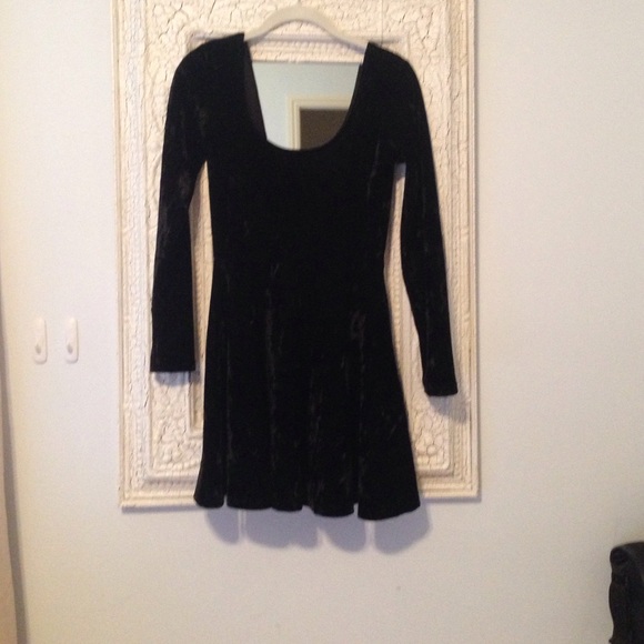 Velvet nasty gal dress (long sleeve)