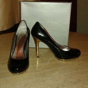 Jessica Simpson patent leather pump