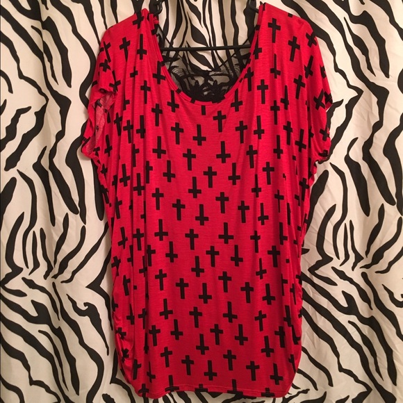 Red shirt with crosses 👌
