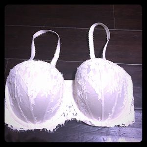 Absolutely beautiful undergarment only Worn once