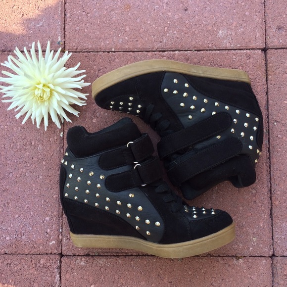 Forever21 studded black wedges with shoe lace - Picture 1 of 3