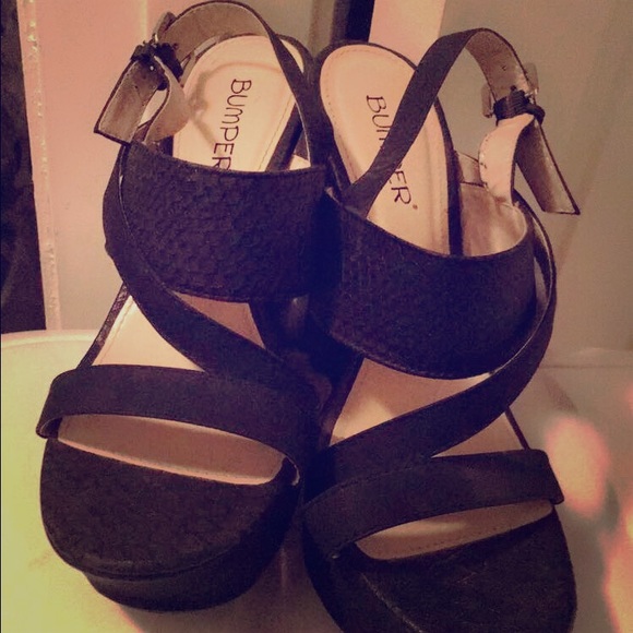 Black wedges