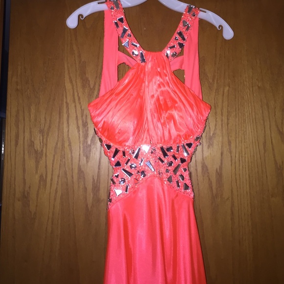 Formal Dress - Picture 4 of 6