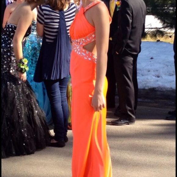 Formal Dress - Picture 3 of 6