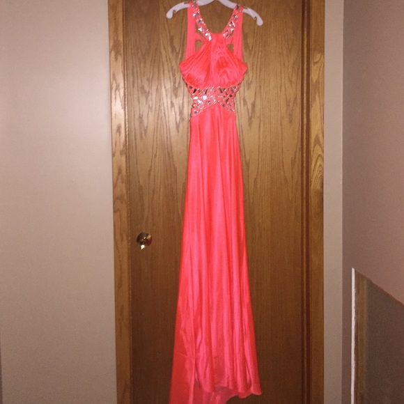 Formal Dress - Picture 5 of 6