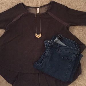 Thermal-knit split-hem 1/2-sleeved gray top