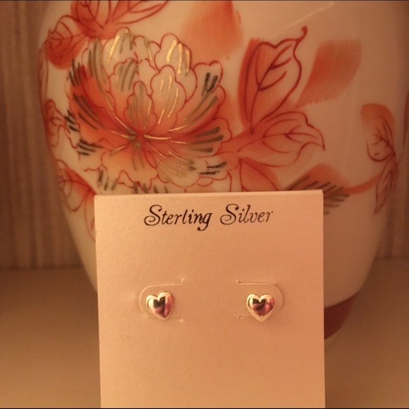 🌟SEE OTHER LISTING🌟 Heart Stud Earrings - Picture 2 of 2