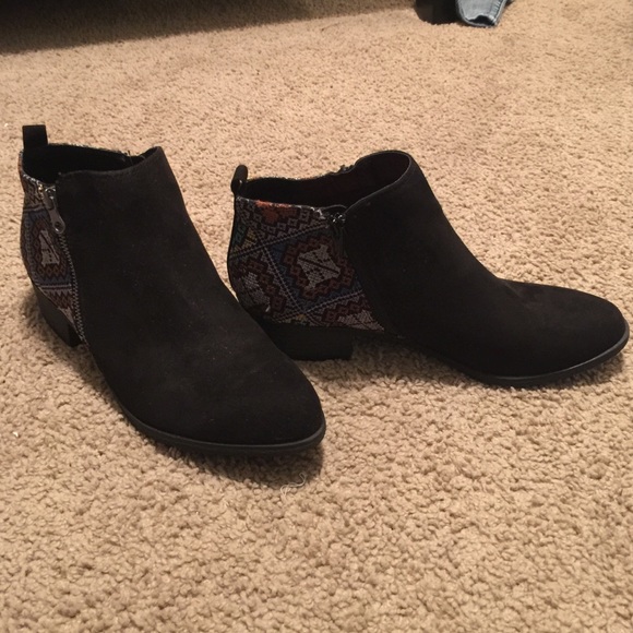 Patterned ankle booties - Picture 1 of 3