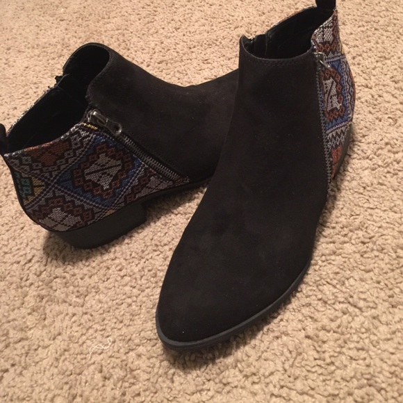 Patterned ankle booties - Picture 3 of 3