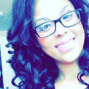 Meet your Posher, Desiree