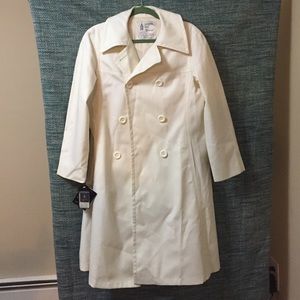 London fog ivory vintage trench coat.