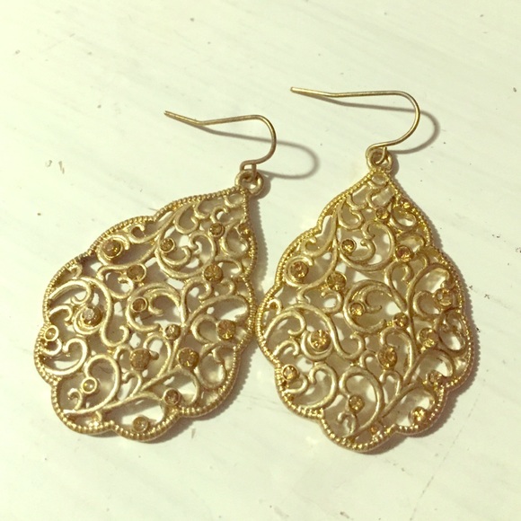 Never been worn gold earrings!