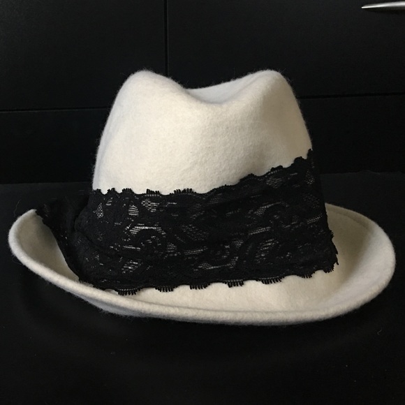Bebe white fedora black lace trim hat