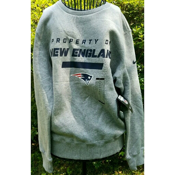 NWT  Nike NE PATRIOTS Crewneck Sweatshirt