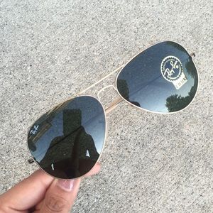 New Ray-Ban Authentic Aviator Sunglasses! New Ray-Ban Authentic Aviator Sunglasses!