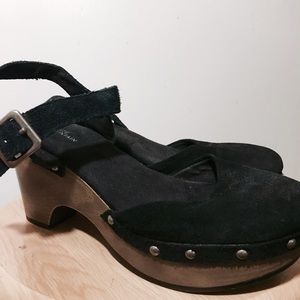 White Mountain Black Clog (size 8.5)