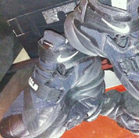 Basket ball shoes