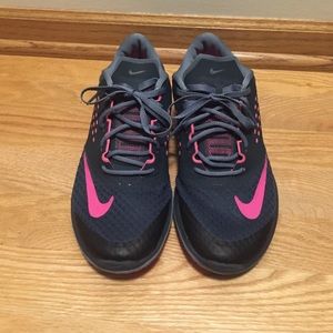 Nike- size 8 tennis shoes