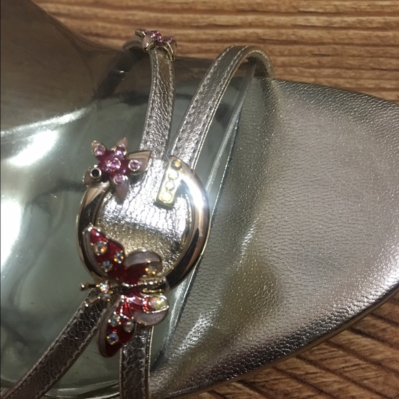 STUNNING NIB Guess Heels - Picture 2 of 4