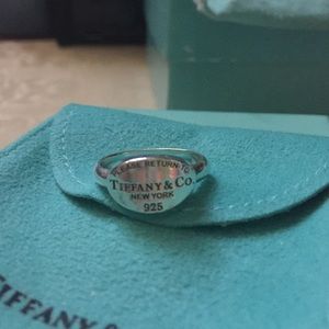 👗Return to Tiffany & Co oval ring