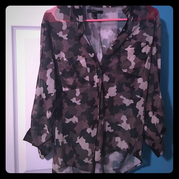 Cute camo flannel/ button down