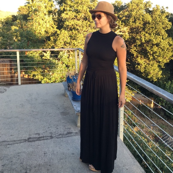 Monteau Dresses & Skirts - 💕💕HP💕💕Monteau Los Angeles Maxi Skirt