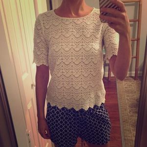 Lace scalloped short sleeve top. XS