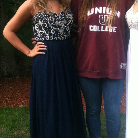 BEAUTIFUL navy blue prom dress
