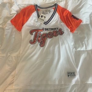 PINK VS Detroit Tigers Top