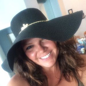 Meet your Posher, Amgie