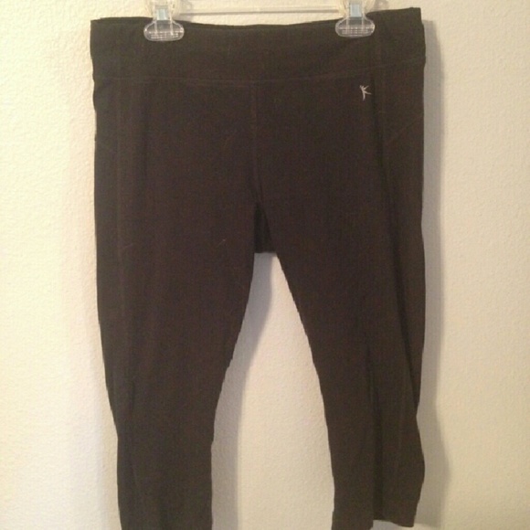 Black danskin mid calf workout leggings