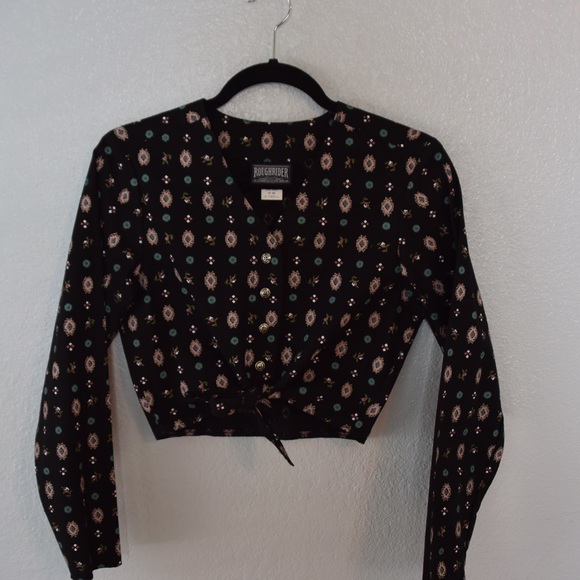 Crop top.