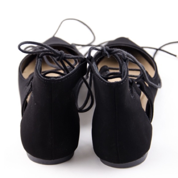 •Pointed Lace-Up Ballet Flats• - Picture 2 of 4