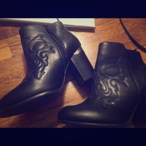 Ankle boots