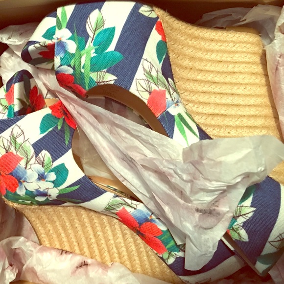 Gorgeous Jessica Simpson wedges! ONLY WORN ONCE - Picture 1 of 4