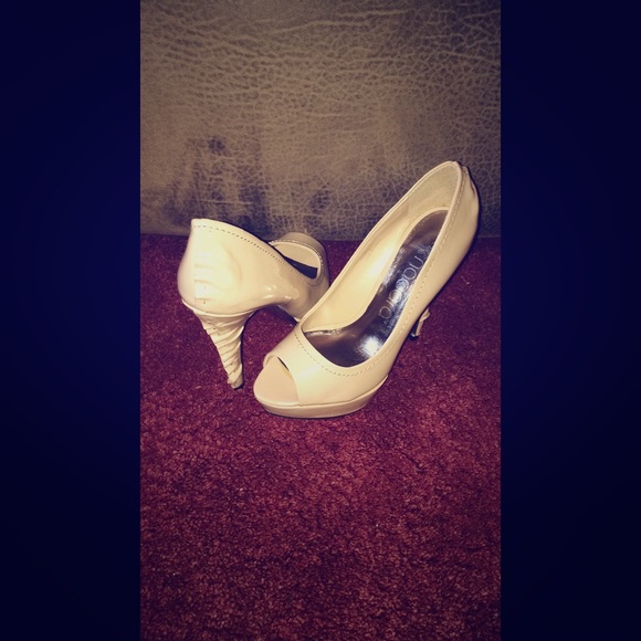 Nude heel