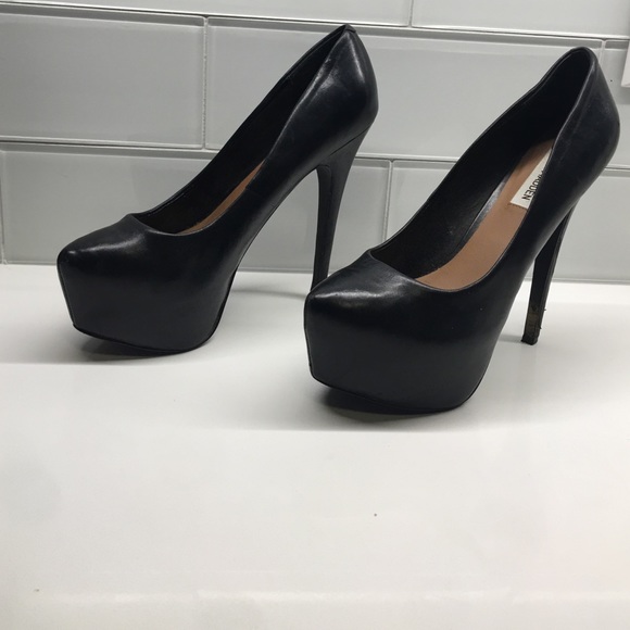 Steve Madden pumps