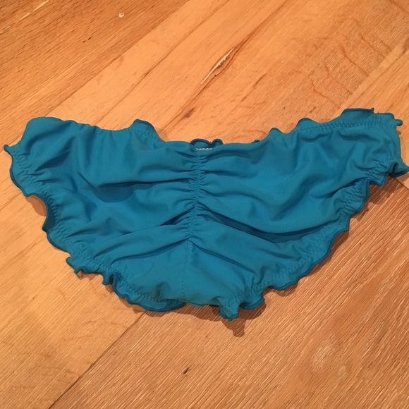 NWOT cheeky bikini bottom