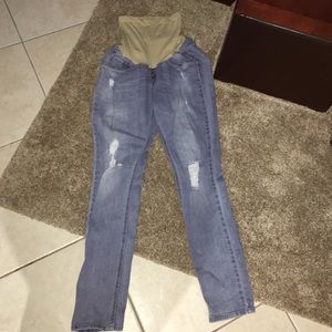 Ripped maternity jeans