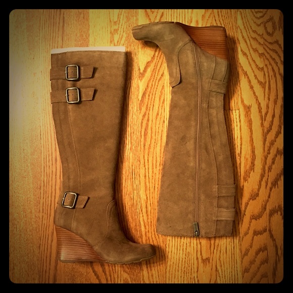 ❗️SOLD❗️NWOB Kenneth Cole Kiss n Tell suede boots - Picture 1 of 4