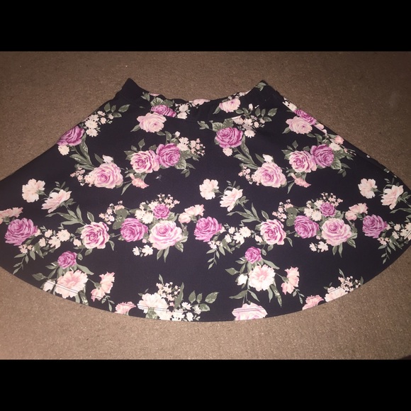 Floral forever 21 skater skirt . - Picture 1 of 2