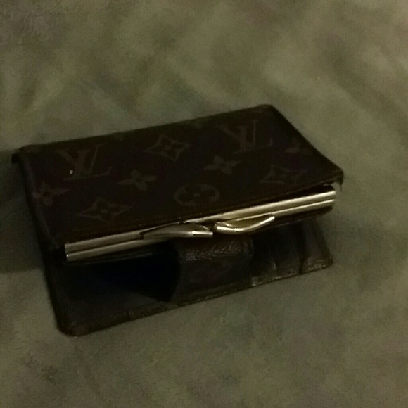 Louis Vuitton Monogram Bifold Wallet - Picture 3 of 4