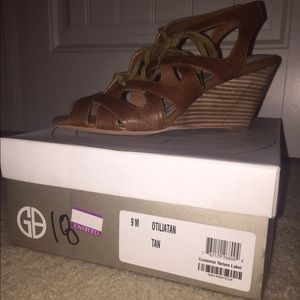 Giani Bernni Tan Wedges
