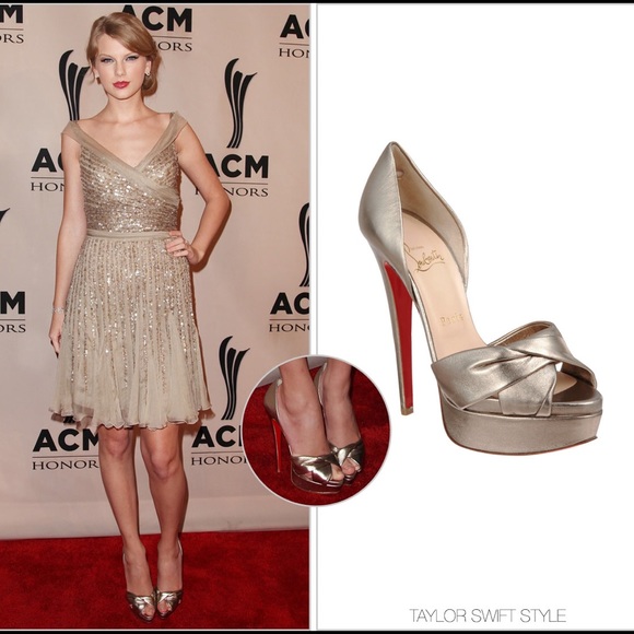 *Photo* of Taylor Swift wearing "Volpi" Heels